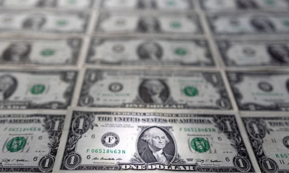 Hawkish Fedspeak keeps dollar king, yen slumps to 20-year low